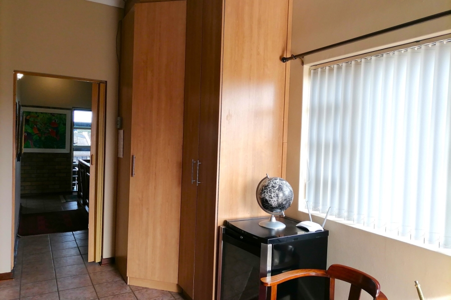 5 Bedroom Property for Sale in Stilbaai Wes Western Cape